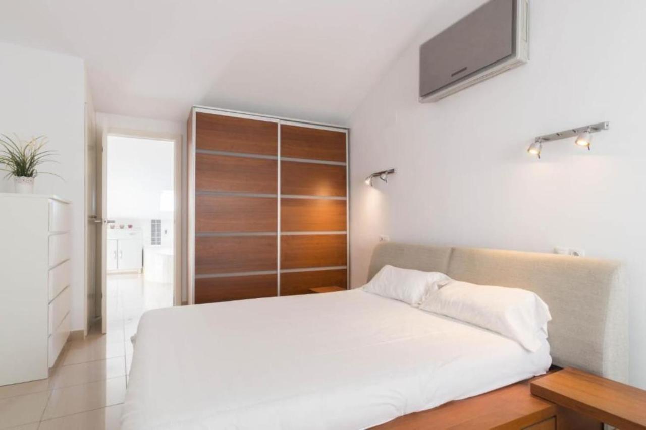 דירות ז'ירונה Sand Bay Beach Duplex מראה חיצוני תמונה