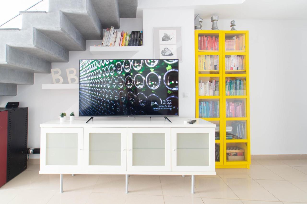 דירות ז'ירונה Sand Bay Beach Duplex מראה חיצוני תמונה