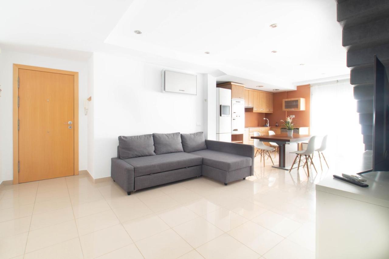 דירות ז'ירונה Sand Bay Beach Duplex מראה חיצוני תמונה