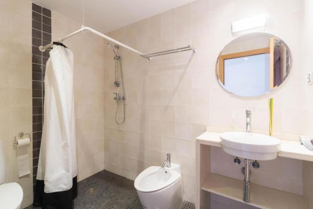 דירות ז'ירונה Sand Bay Beach Duplex מראה חיצוני תמונה