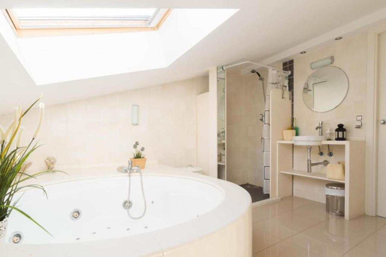 דירות ז'ירונה Sand Bay Beach Duplex מראה חיצוני תמונה