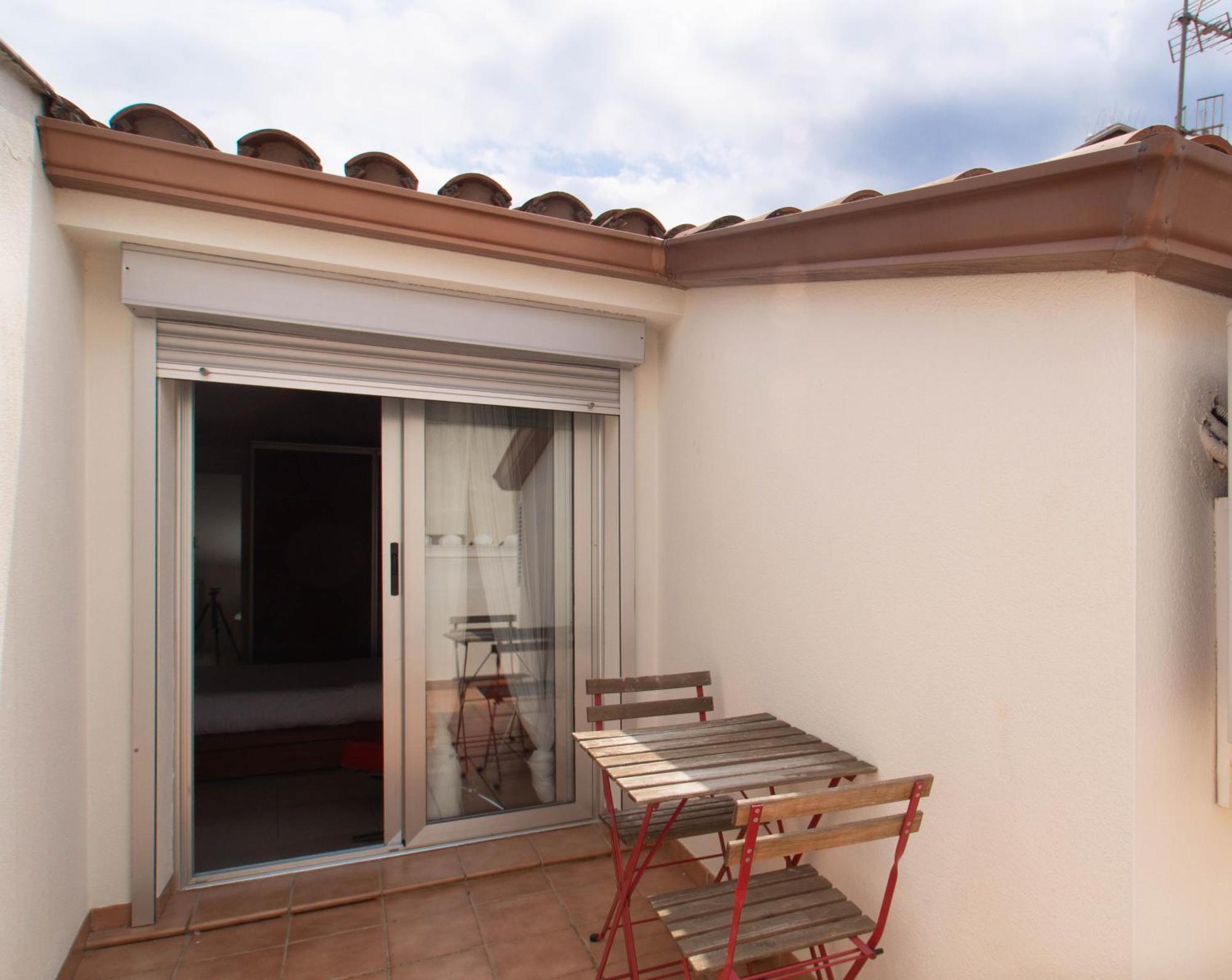 דירות ז'ירונה Sand Bay Beach Duplex מראה חיצוני תמונה