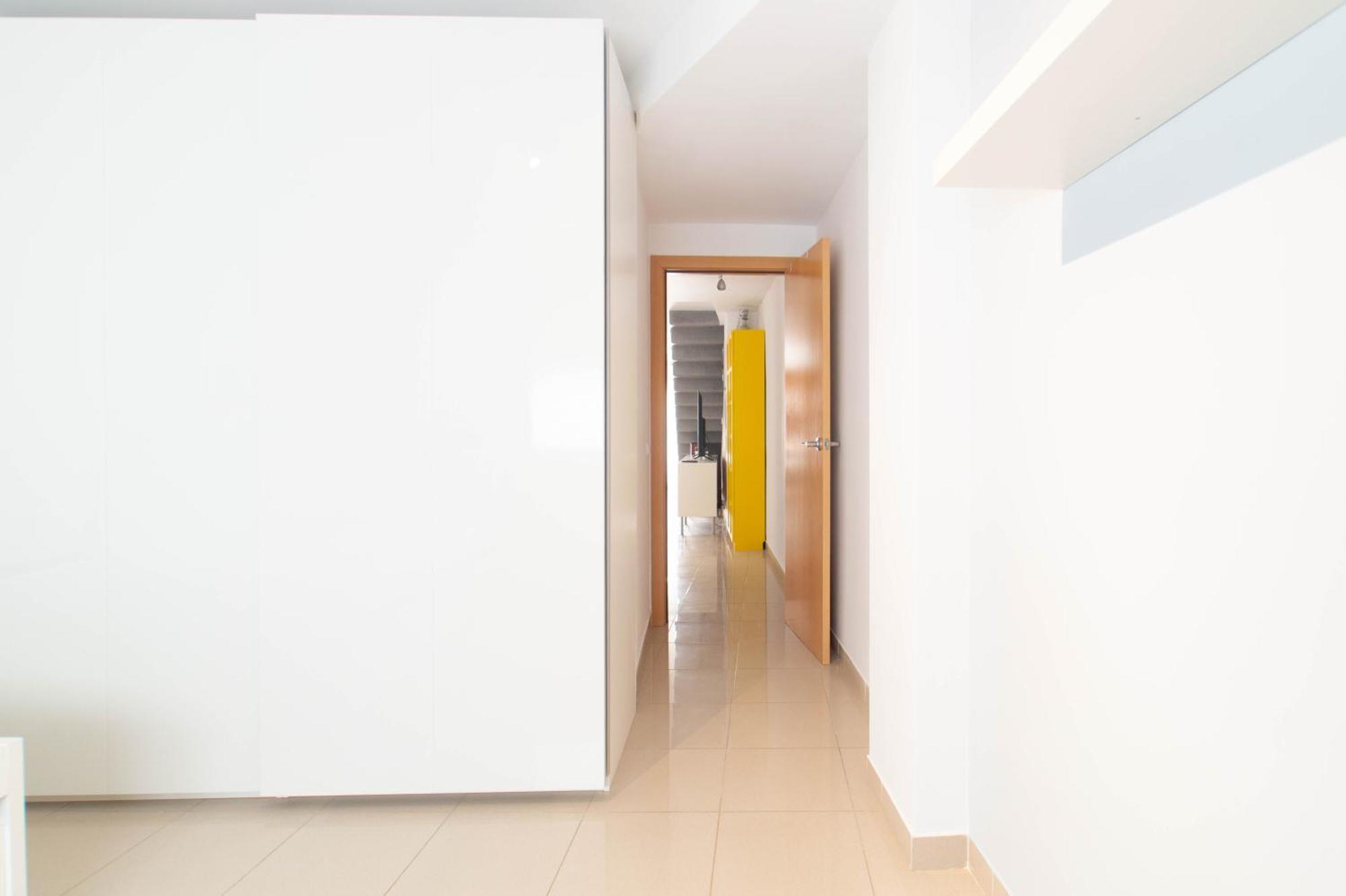 דירות ז'ירונה Sand Bay Beach Duplex מראה חיצוני תמונה