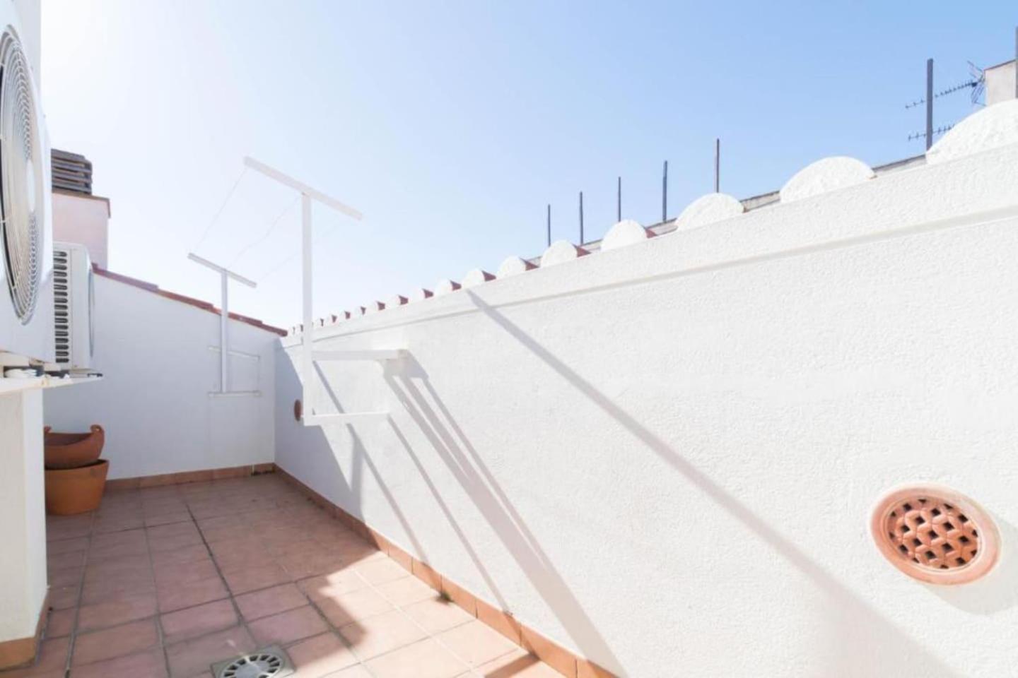 דירות ז'ירונה Sand Bay Beach Duplex מראה חיצוני תמונה